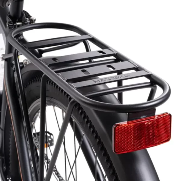 Vélo de montagne électrique avec un rack solide
