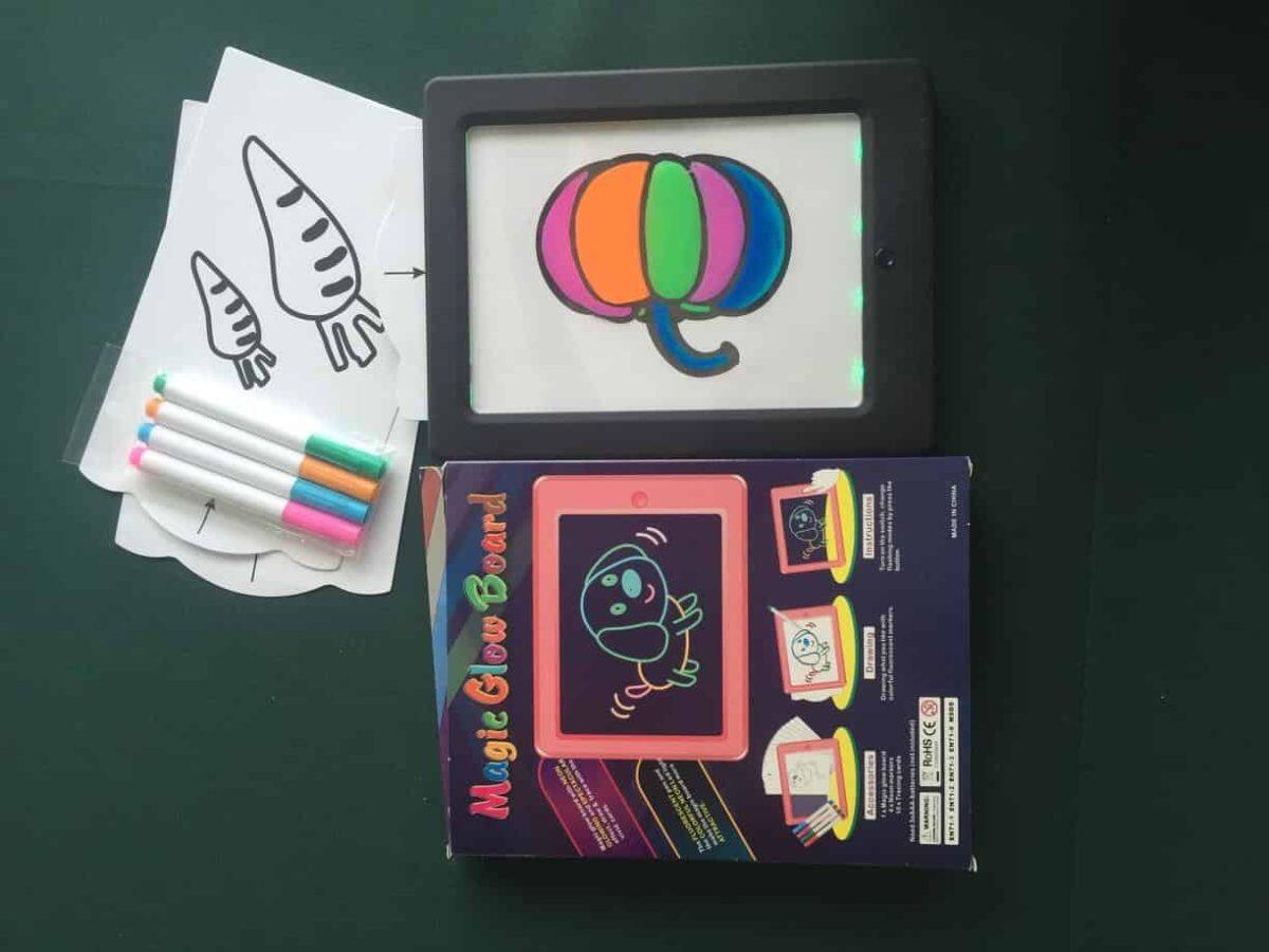 Tableau de Design Magique Brillant avec Marqueurs au Néon – Image 16