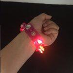 Bracelet de Nuit LED qui Brille et Clignote – Image 7