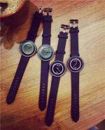 Miler Montre-Bracelet avec de Pointeur dans un Style Futuriste