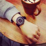 Miler Montre-Bracelet avec de Pointeur dans un Style Futuriste – Image 4