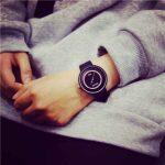 Miler Montre-Bracelet avec de Pointeur dans un Style Futuriste – Image 3